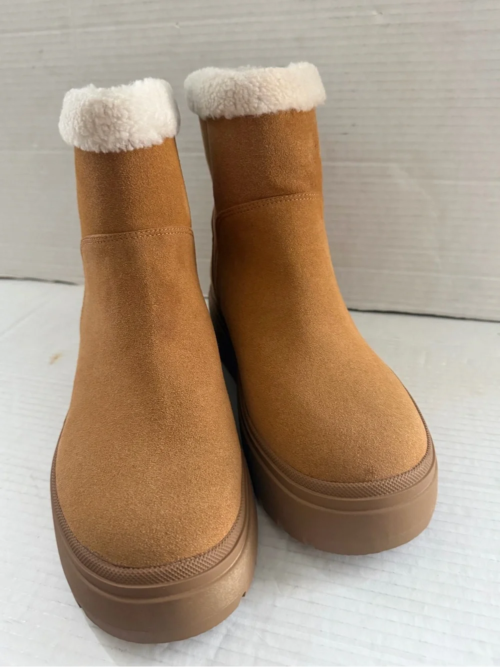 Tommy Hilfiger Pillowi Women's 8.5M Platform faux fur suede Ankle Boots